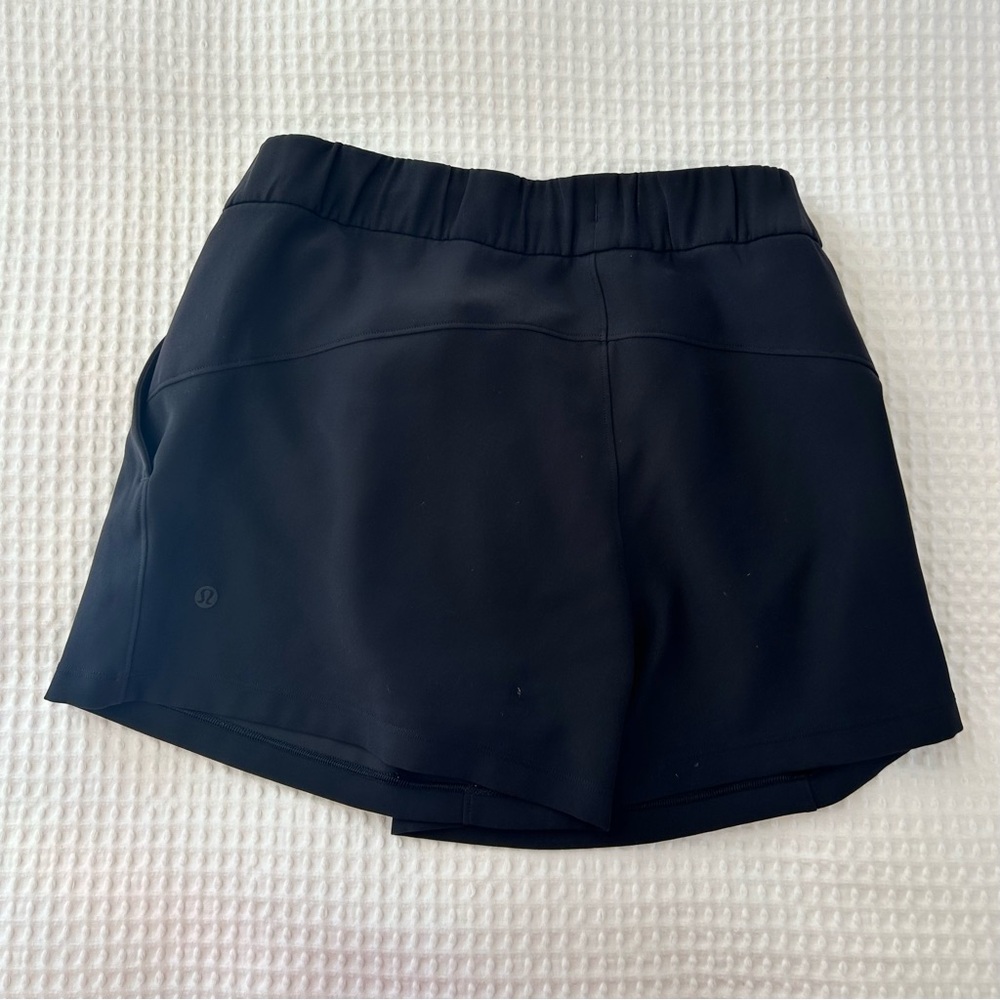Lululemon High-Rise Cinchable Waist Shorts with Pockets - Picture 2 of 9